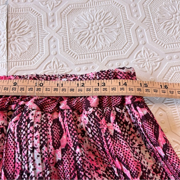Love Is Pink Python Print Pleated Skirt Sz L NWOT - Picture 9 of 14